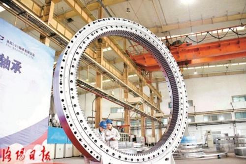 El primer rodamiento principal de la máquina de blindaje de gran diámetro en China está desconectado en Luoyang
